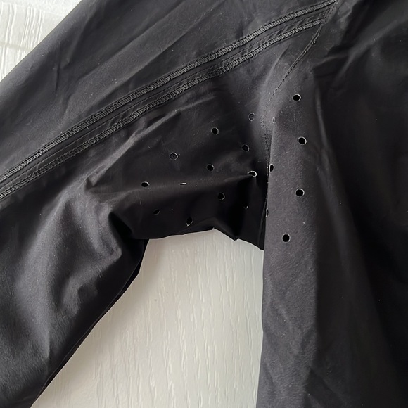 EUC Lululemon running jacket - Picture 4 of 15